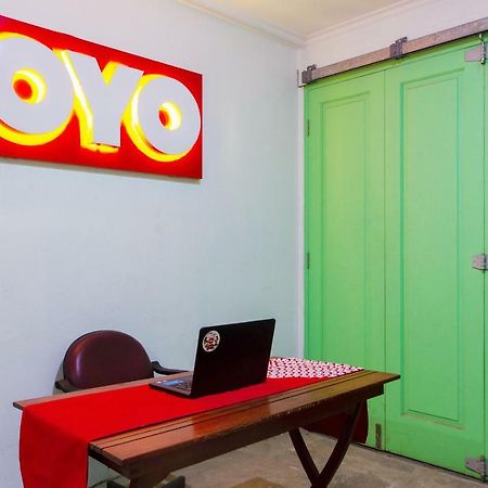 Oyo 502 Wisma Bukti Hotel Jakarta Bagian luar foto