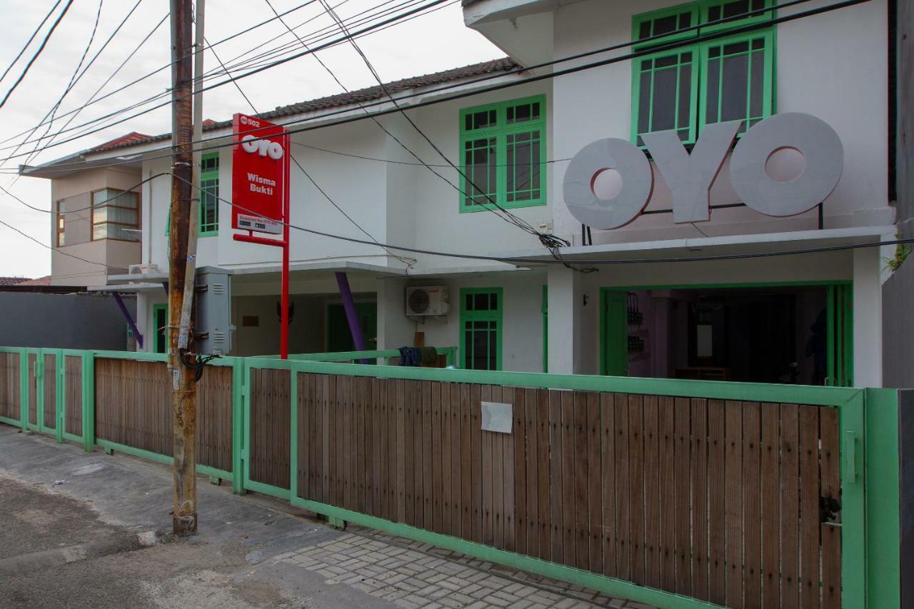 Oyo 502 Wisma Bukti Hotel Jakarta Bagian luar foto